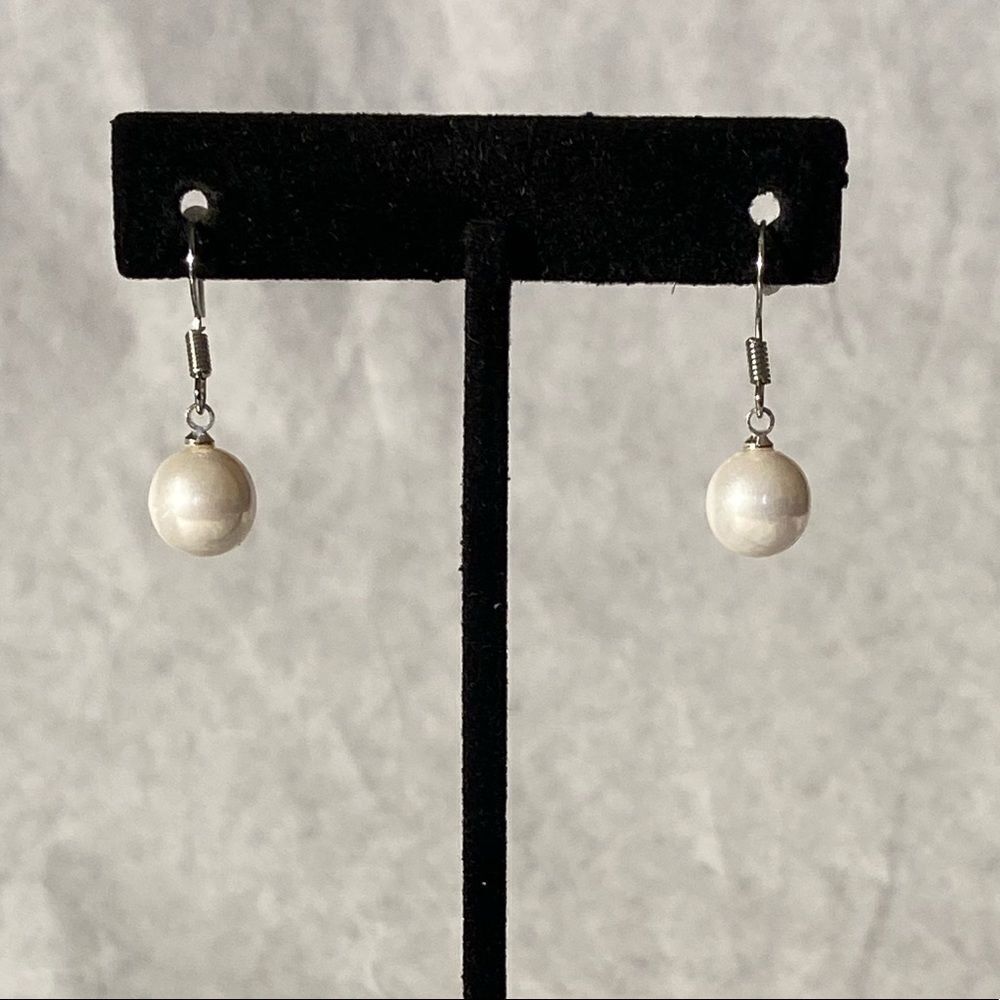 Dangle faux pearl earrings - Picture 2 of 3
